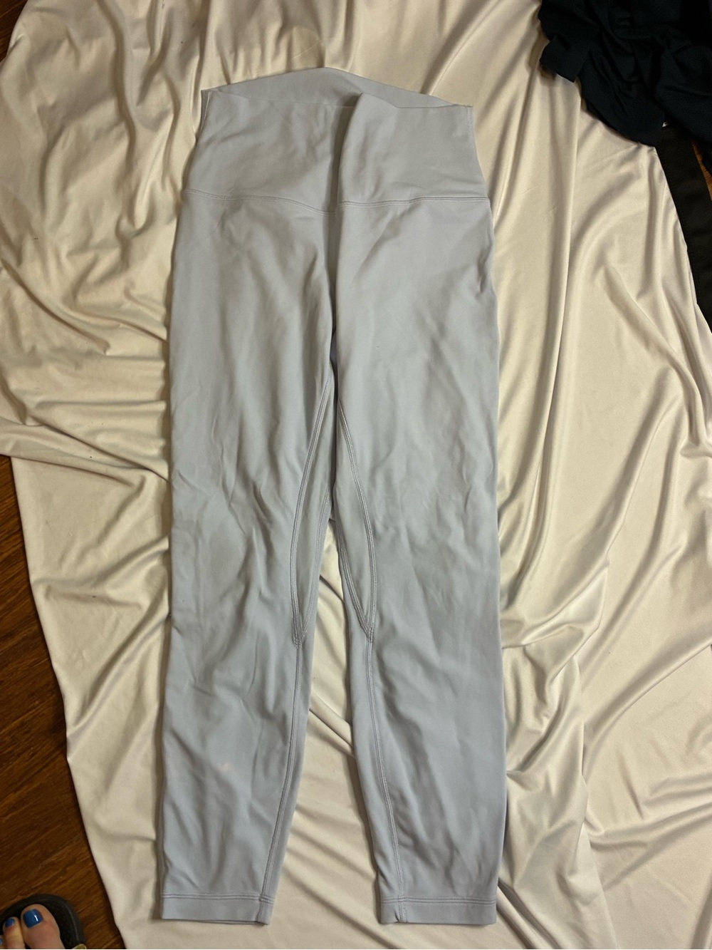 Lululemon no line align size 8 has bleach stain